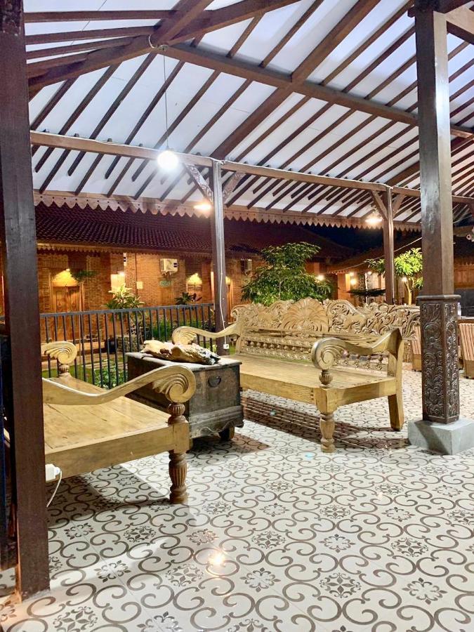Blitar Djoglo Djatimalang Guesthouse المظهر الخارجي الصورة
