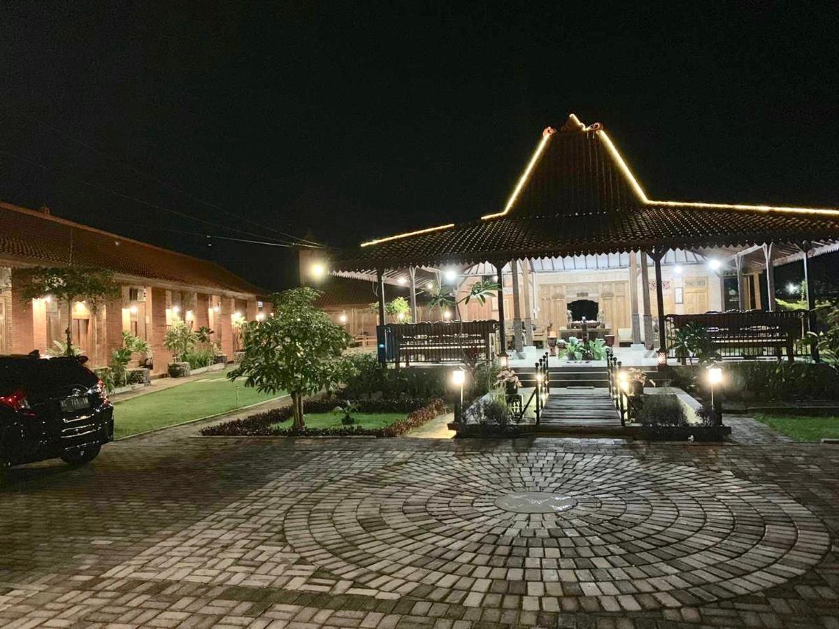 Blitar Djoglo Djatimalang Guesthouse المظهر الخارجي الصورة